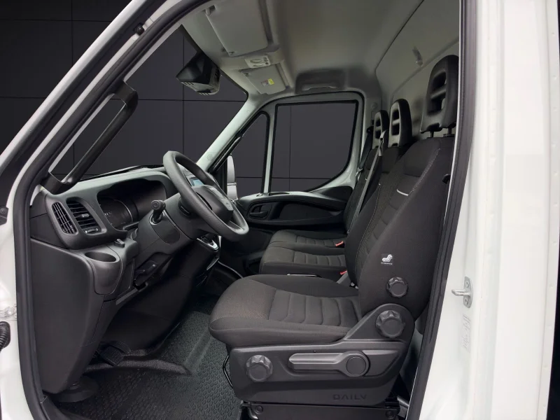 Iveco Daily Pritsche 4,95 x 2,30m Schiebeplane AHK 3,5 – 12