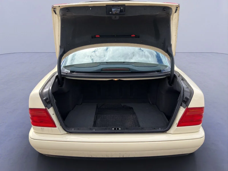 Mercedes-Benz E 200 – 10