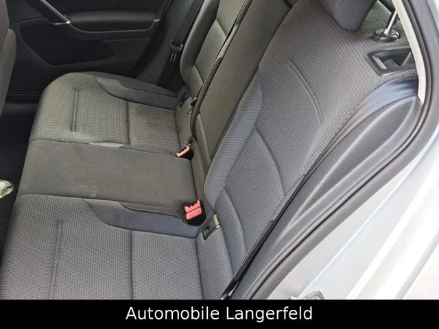 Volkswagen Golf – 32