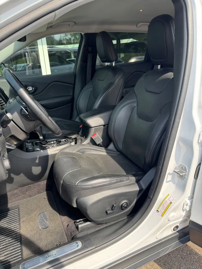 Jeep Cherokee – 12