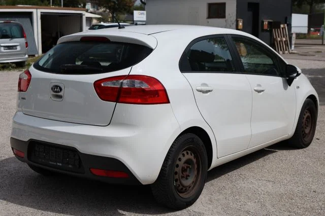 KIA Rio – 5