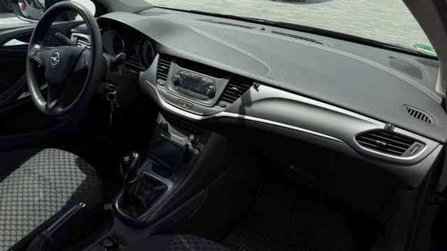 Opel Astra – 10