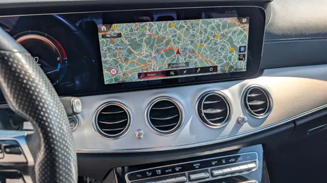 MERCEDES-BENZ E 300 – 17