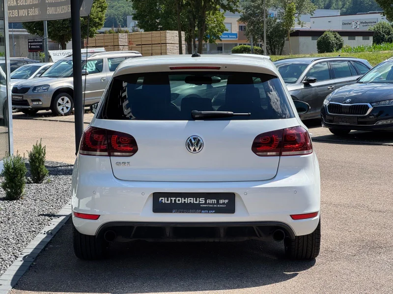 Volkswagen Golf – 12
