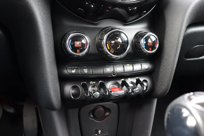 Mini COOPER – 19