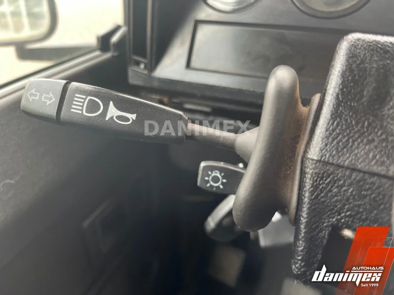 Land Rover Defender – 18