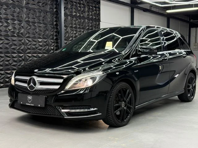 Mercedes-Benz B 180