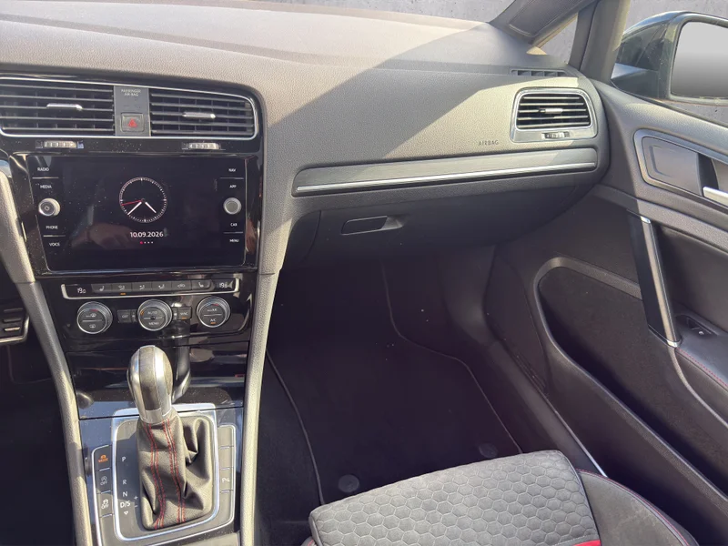 Volkswagen Golf – 14