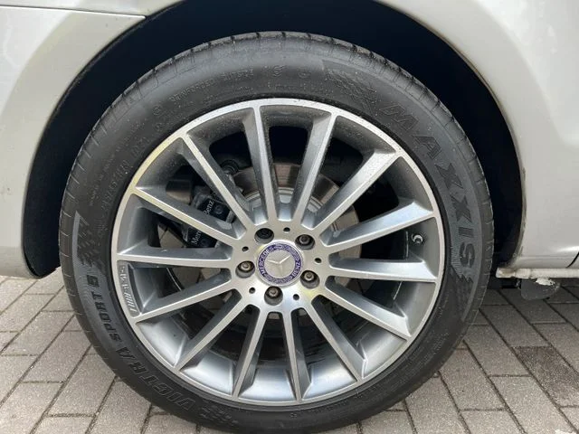 Mercedes-Benz V 220 – 14
