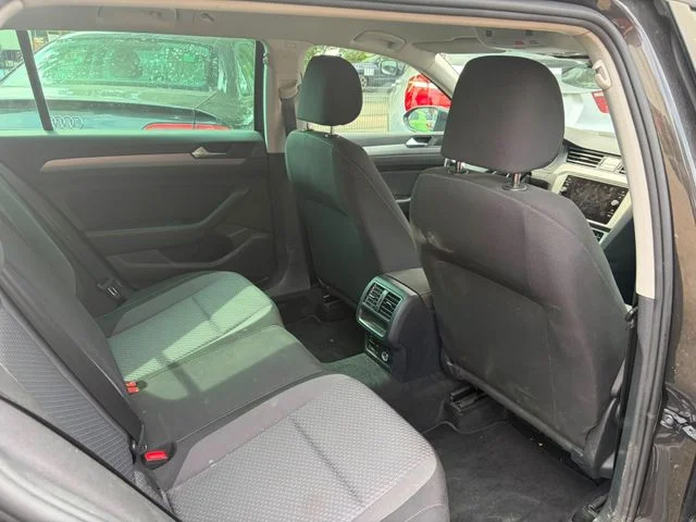 VW Passat Variant – 22