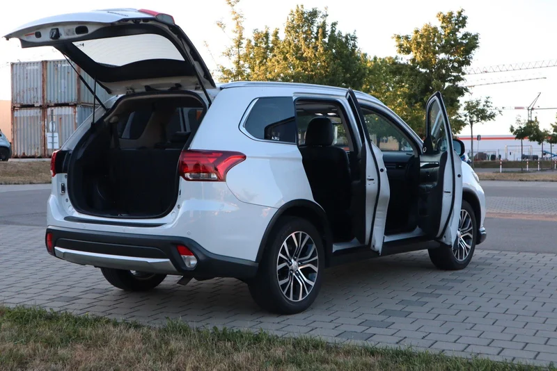 Mitsubishi Outlander – 8