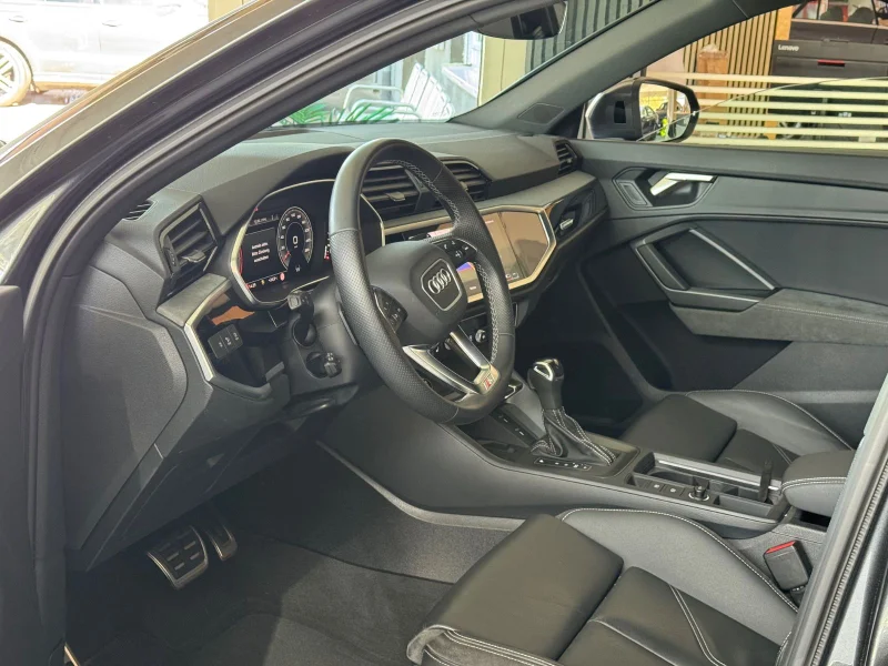 Audi Q3 – 19