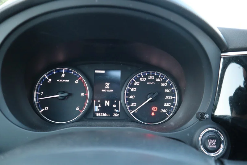 Mitsubishi Outlander – 13