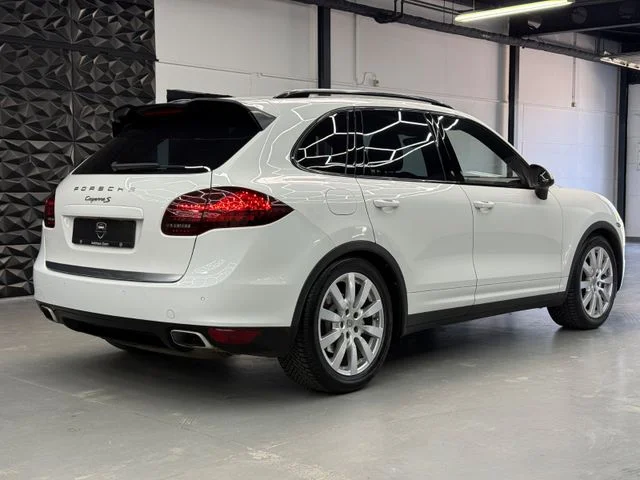 Porsche Cayenne – 12