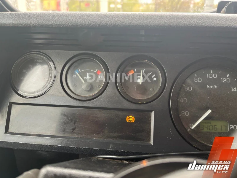 Land Rover Defender – 17