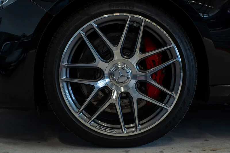 Mercedes-Benz E 63 AMG – 17