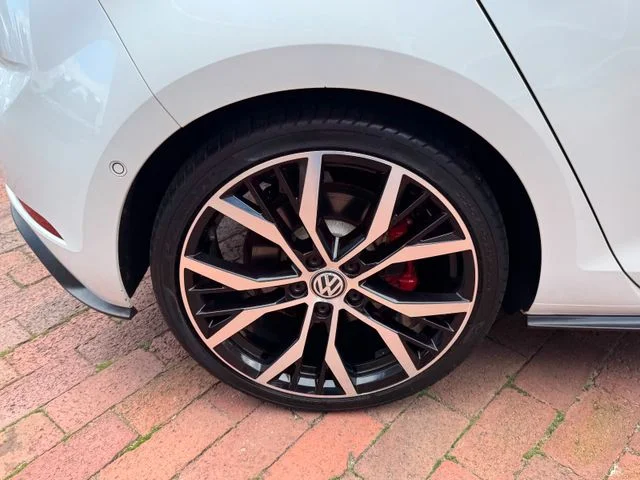 Volkswagen Golf – 36