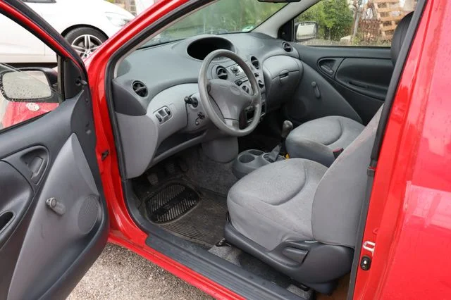 TOYOTA Yaris – 8
