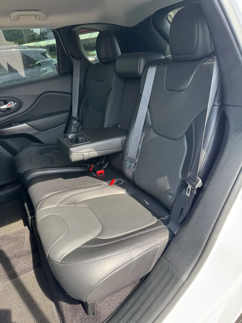 Jeep Cherokee – 13