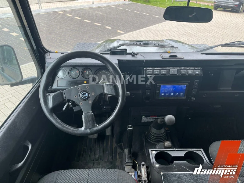 Land Rover Defender – 14