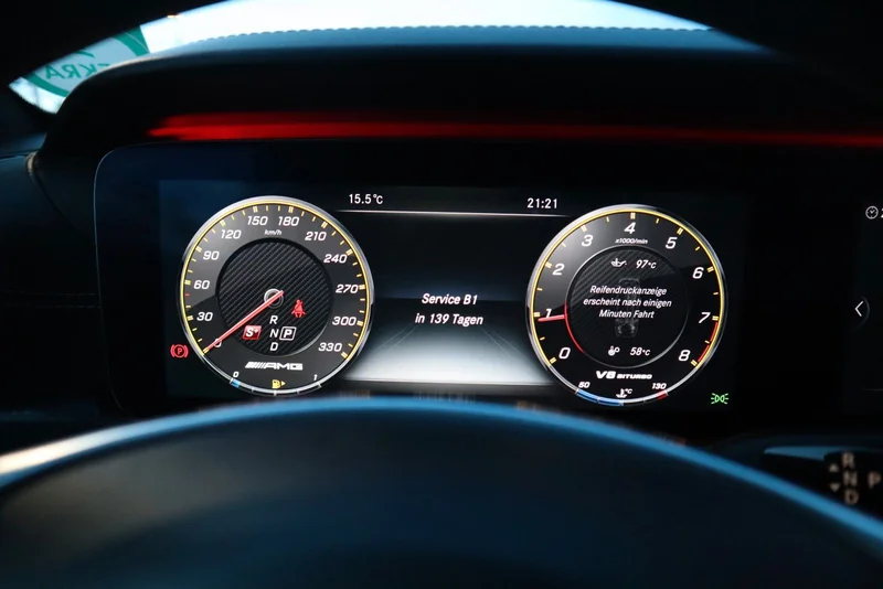 Mercedes-Benz E 63 AMG – 21