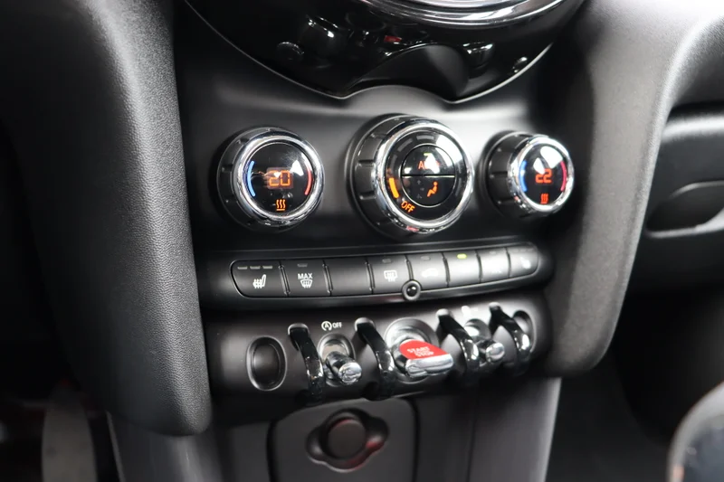 Mini COOPER – 24