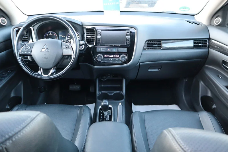 Mitsubishi Outlander – 10