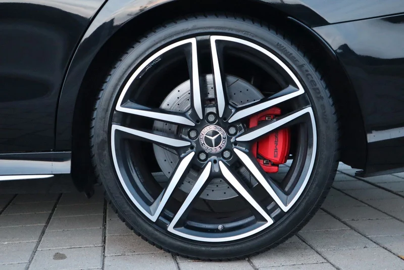 Mercedes-Benz E 63 AMG – 12