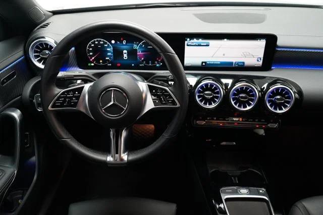 MERCEDES-BENZ CLA 180 – 18