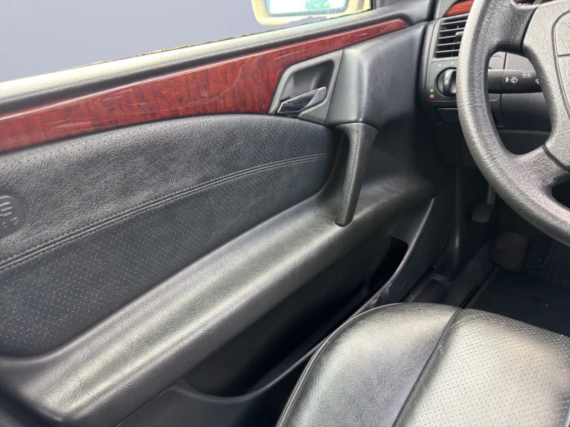 Mercedes-Benz E 200 – 14
