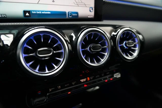 MERCEDES-BENZ CLA 180 – 20