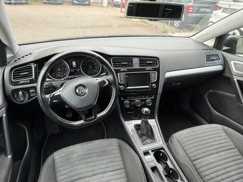 Volkswagen Golf – 12