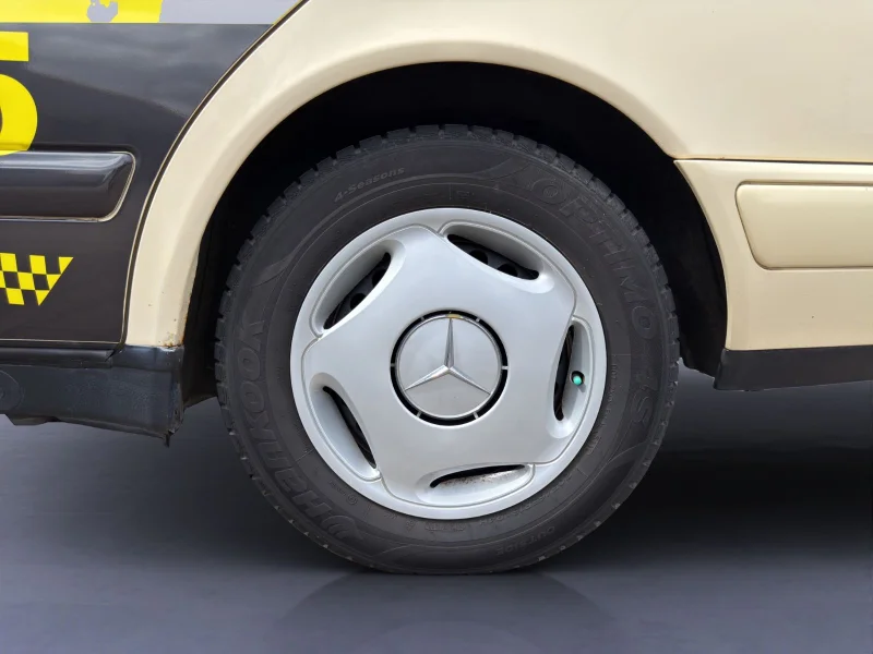Mercedes-Benz E 200 – 11