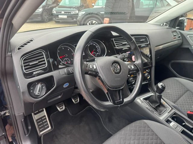 Volkswagen Golf – 24