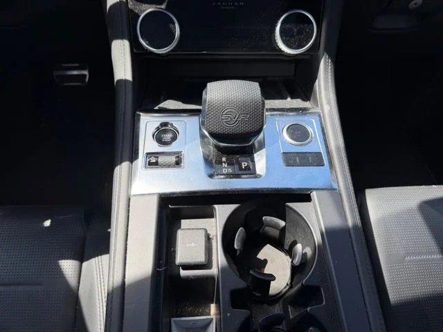 Jaguar F-Pace – 17