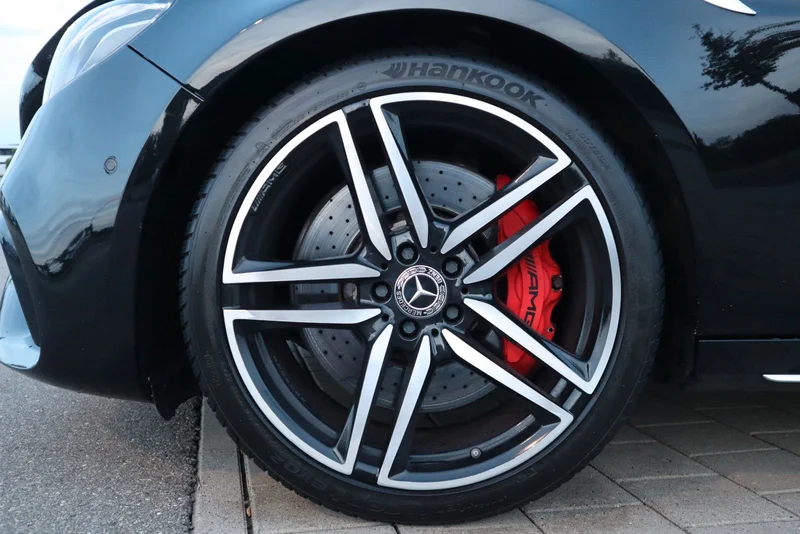 Mercedes-Benz E 63 AMG – 13