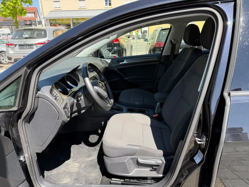 Volkswagen Golf – 10