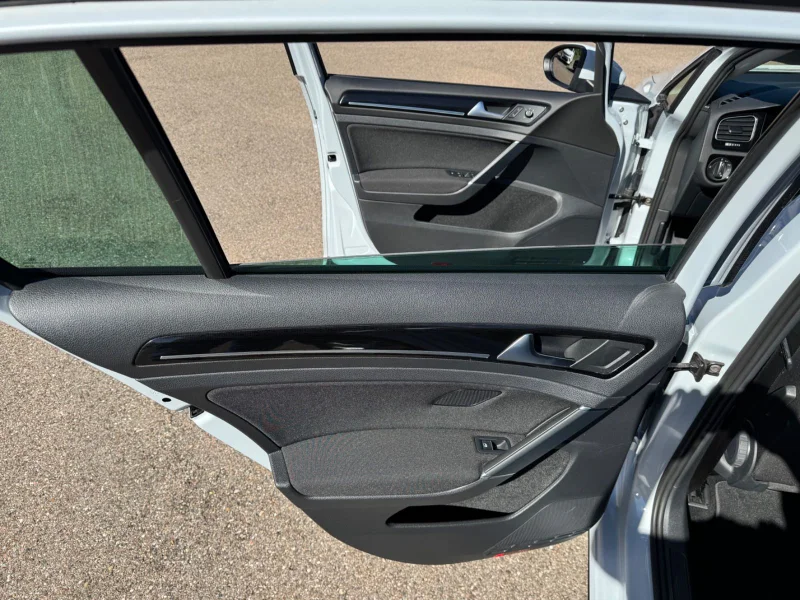 Volkswagen Golf – 16