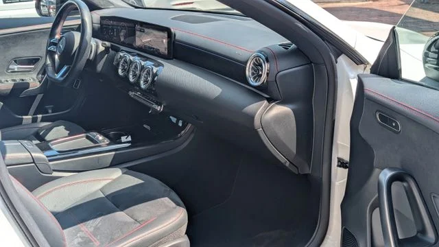 MERCEDES-BENZ CLA 200 – 14