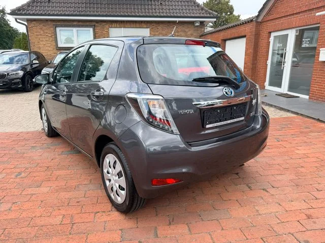 TOYOTA Yaris – 3