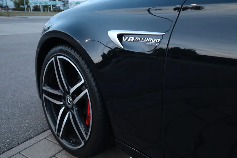 Mercedes-Benz E 63 AMG – 11