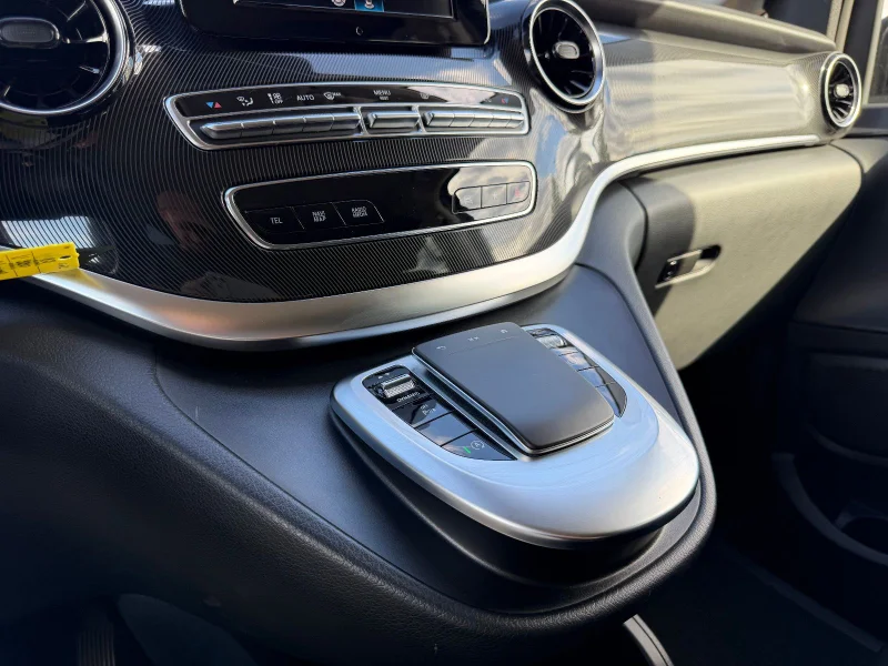 Mercedes-Benz V 220 – 13