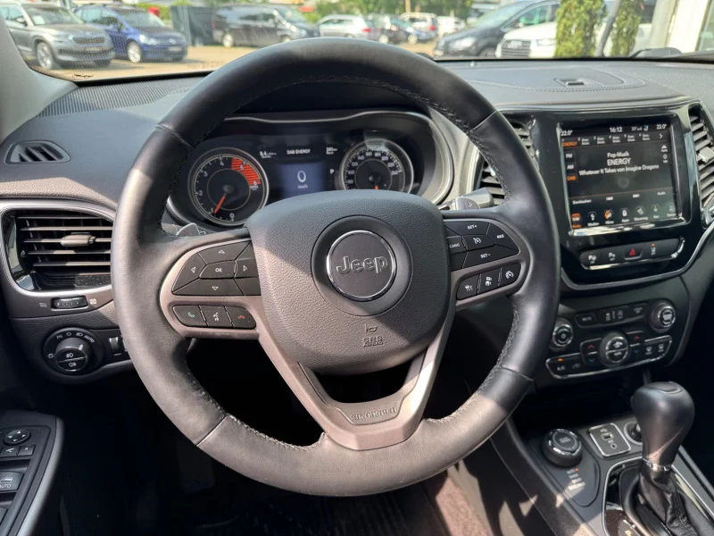 Jeep Cherokee – 16