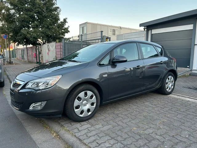 Opel Astra – 9