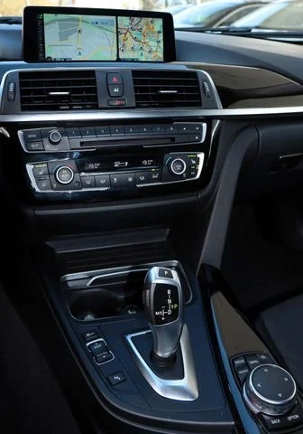 BMW 330 – 16