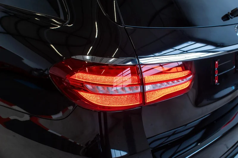 Mercedes-Benz E 63 AMG – 11