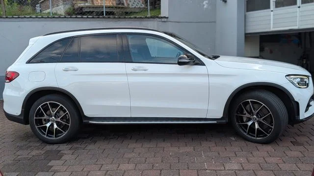 MERCEDES-BENZ GLC 300 – 7