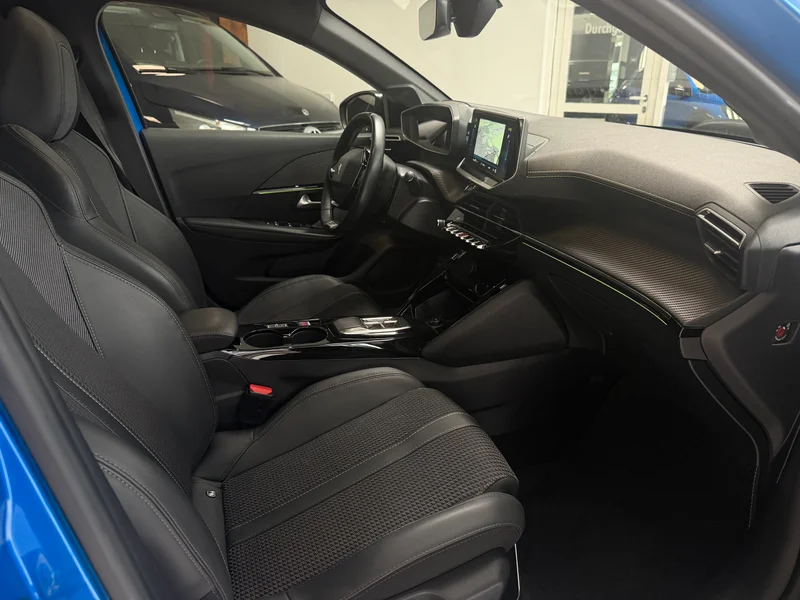Peugeot 208 – 17