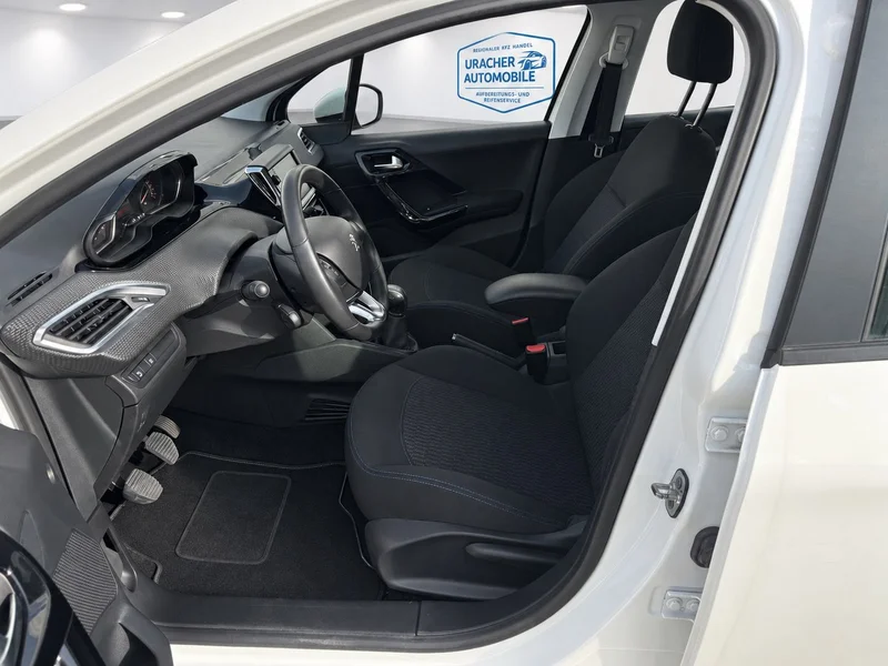 Peugeot 208 – 10