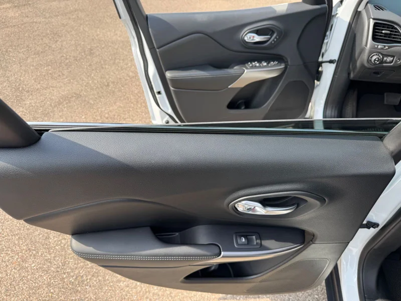 Jeep Cherokee – 14